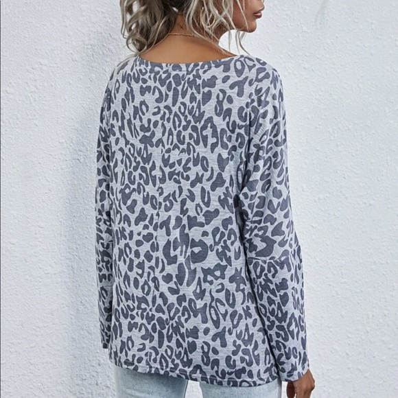 🍃LAST 1💕NWT Gray Leopard Scoop Neck L/S Top💕 - Picture 3 of 15